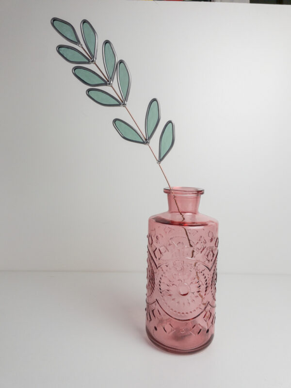 roze vaas van glas met print